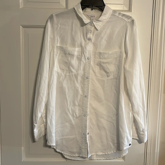 👚 Classic White Button-Down Shirt - Size M (NWT) ✨ - Picture 1 of 8